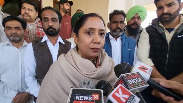 ਮਲੋਟ ’ਚ ਵਰਕਰਾਂ ਨੂੰ ਮਿਲੇ ਮੰਤਰੀ ਬਲਜੀਤ ਕੌਰ; ਬਲਾਕ ਸੰਮਤੀ ਤੇ ਪ੍ਰੀਸ਼ਦ ਚੋਣਾਂ ਬਾਰੇ ਵਿਚਾਰ-ਚਰਚਾ; ਸਕੂਲੀ ਵਿਦਿਆਰਥੀਆਂ ਦੇ ਸ਼ੈਸ਼ਨ ਬੁਲਾਉਣ ਦੀ ਪ੍ਰਸੰਸਾ