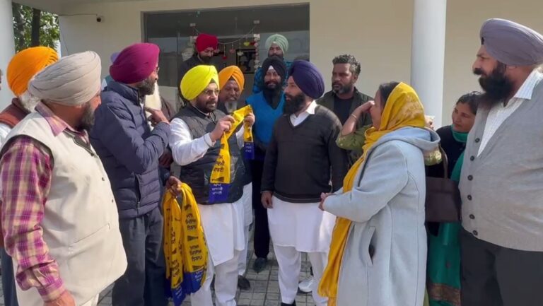 ਜੰਡਿਆਲਾ ਹਲਕੇ ’ਚ ਕਾਂਗਰਸ ਨੂੰ ਵੱਡਾ ਝਟਕਾ; ਮੌਜੂਦਾ ਸਰਪੰਚ ਸਾਥੀ ਮੈਂਬਰਾਂ ਸਮੇਤ ਆਪ ’ਚ ਸ਼ਾਮਲ