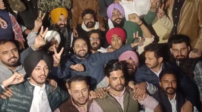 ਪੰਜਾਬ ਯੂਨੀਵਰਸਿਟੀ ਬਚਾਓ ਮੋਰਚਾ ਦੀ ਵੱਡੀ ਜਿੱਤ; ਚੋਣਾਂ ਸਬੰਧੀ ਮੰਗ ਮੰਨਣ ਬਾਅਦ ਧਰਨਾ ਸਮਾਪਤ; ਵਿਦਿਆਰਥੀਆਂ ਨੇ ਜੇਤੂ ਰੈਲੀ ਕੱਢ ਕੇ ਮਨਾਇਆ ਜਸ਼ਨ