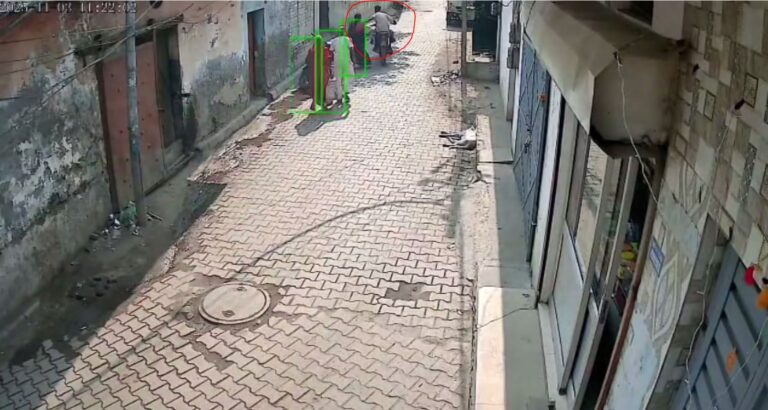 ਲੁਧਿਆਣਾ ’ਚ ਦਿਨ ਦਿਹਾੜੇ ਔਰਤ ਨਾਲ ਖੋਹ; ਮੰਗਲਸੂਤਰ ਖੋਹ ਕੇ ਮੋਟਰ ਸਾਇਕਲ ਸਵਾਰ ਫਰਾਰ; ਘਟਨਾ ਸੀਸੀਟੀਵੀ ’ਚ ਕੈਦ, ਪੁਲਿਸ ਕਰ ਰਹੀ ਜਾਂਚ