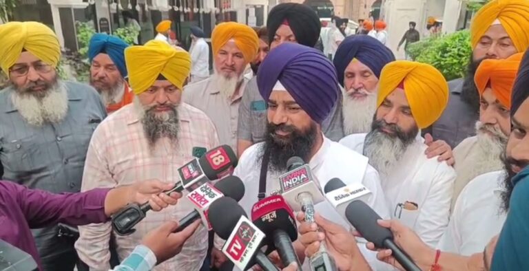 ਜਥੇਦਾਰ ਗੜਗੱਜ ਜਥੇ ਸਮੇਤ ਪਾਕਿਸਤਾਨ ਰਵਾਨਾ; ਸ੍ਰੀ ਨਨਕਾਣਾ ਸਾਹਿਬ ਵਿਖੇ ਗੁਰਪੁਰਪ ਮਨਾਏਗਾ ਜਥਾ