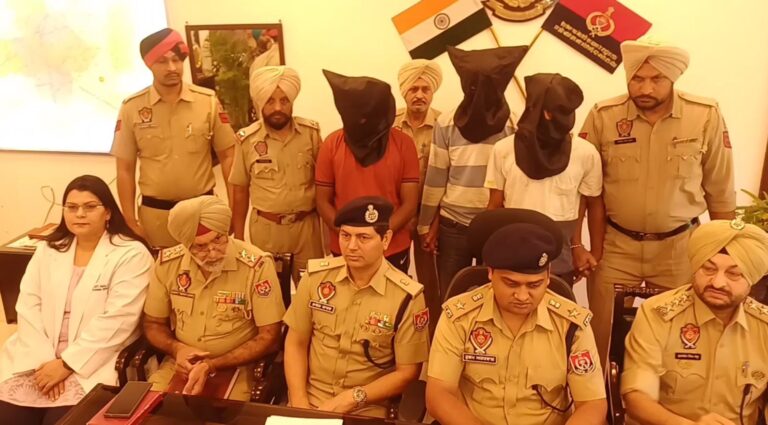 ਫਤਹਿਗੜ੍ਹ ਸਾਹਿਬ ਪੁਲਿਸ ਨੇ ਸੁਲਝਾਇਆ ਕਤਲ ਦਾ ਮਾਮਲਾ; ਪੁੱਤਰ ਨੇ ਦੋਸਤਾਂ ਨਾਲ ਮਿਲ ਕੇ ਕੀਤਾ ਸੀ ਕਤਲ; ਵਰਤੇ ਹਥਿਆਰਾਂ ਸਮੇਤ ਤਿੰਨੋਂ ਮੁਲਜ਼ਮ ਗ੍ਰਿਫਤਾਰ