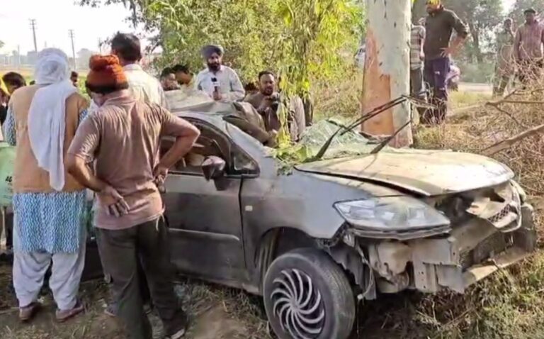 ਫਰੀਦਕੋਟ ਨੇੜੇ ਸੜਕ ਹਾਦਸੇ ’ਚ 3 ਦੀ ਮੌਤ, 4 ਜ਼ਖ਼ਮੀ; ਪਿੰਡ ਚੰਦਭਾਨ ਨੇੜੇ ਦਰੱਖਤ ਨਾਲ ਟਕਰਾਈ ਬੇਕਾਬੂ ਕਾਰ; ਵਿਆਹ ਸਮਾਗਮ ’ਚ ਸ਼ਾਮਲ ਹੋਣ ਜਾ ਰਹੇ ਸੀ ਕਾਰ ਸਵਾਰ