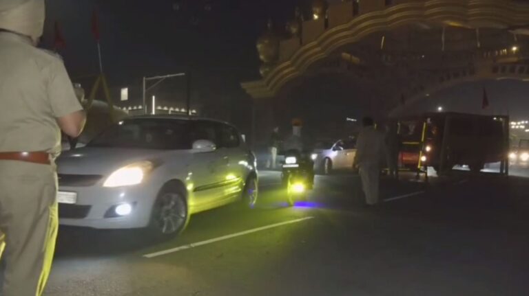 ਦਿੱਲੀ ਧਮਾਕੇ ਤੋਂ ਬਾਅਦ ਅੰਮ੍ਰਿਤਸਰ ’ਚ ਹਾਈ ਅਲਰਟ; ਗੋਲਡਨ ਗੇਟ ਸਮੇਤ ਅਹਿਮ ਥਾਵਾਂ ’ਤੇ ਚੈਕਿੰਗ ਮੁਹਿੰਮ