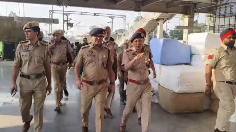 ਜਲੰਧਰ ਰੇਲਵੇ ਸਟੇਸ਼ਨ ’ਤੇ ਚਲਾਈ ਤਲਾਸ਼ੀ ਮੁਹਿੰਮ; ਦਿੱਲੀ ਧਮਾਕੇ ਤੋਂ ਬਾਦ ਵਧਾਈ ਗਈ ਐ ਚੌਕਸੀ