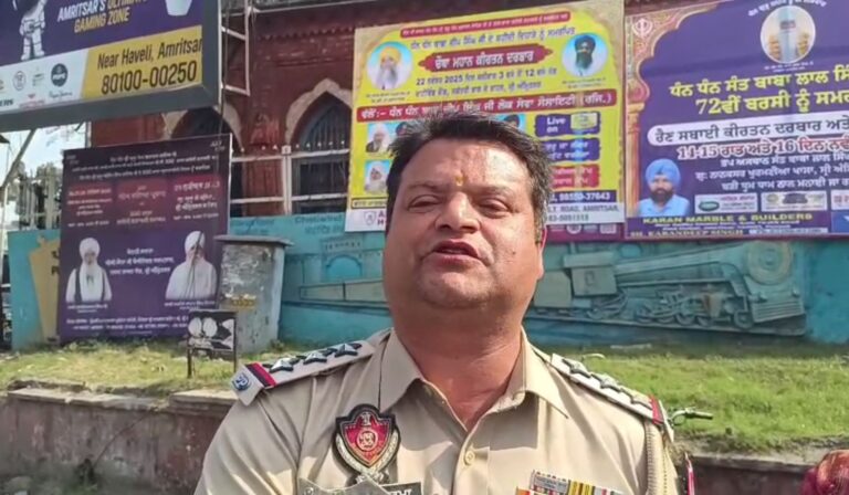 ਅੰਮ੍ਰਿਤਸਰ ਪੁਲਿਸ ਦਾ ਜੁਗਾੜੂ ਰੇਹੜੀਆਂ ’ਤੇ ਸਿਕੰਜ਼ਾ; ਰੇਹੜੀਆਂ ਜ਼ਬਤ ਕਰਨ ਦਾ ਸਿਲਸਿਲਾ ਸ਼ੁਰੂ; ਚੌਂਕਾਂ ਤੇ ਬਾਜ਼ਾਰਾਂ ’ਚ ਛਾਪੇ ਮਾਰ ਰਹੀ ਪੁਲਿਸ