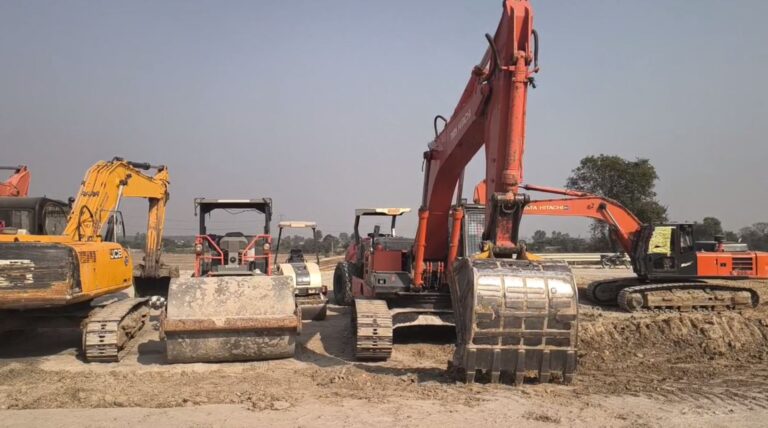 ਸੰਗਰੂਰ ਦੇ ਪਿੰਡ ਸੰਤੋਖਪੁਰਾ ਵਿਖੇ ਕਿਸਾਨਾਂ ਦਾ ਧਰਨਾ; ਐਕਵਾਇਰ ਜ਼ਮੀਨ ਦੇ ਪੈਸੇ ਜਾਰੀ ਕਰਨ ਦੀ ਕੀਤੀ ਮੰਗ; ਪਿੰਡ ਵਾਸੀਆਂ ਨੇ ਰੋਕਿਆ ਭਾਰਤਾ ਮਾਲਾ ਪ੍ਰੋਜੈਕਟ ਦਾ ਕੰਮ