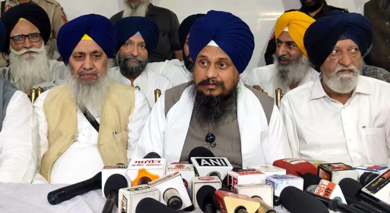 ਐਸਜੀਪੀਸੀ ਪ੍ਰਧਾਨ ਦੀ ਚੋਣ ਤੋਂ ਪਹਿਲਾਂ ਅਕਾਲੀ ਦਲ ਪੁਨਰ ਸੁਰਜੀਤ ਦੀ ਮੀਟਿੰਗ; ਪ੍ਰਧਾਨ ਹਰਪ੍ਰੀਤ ਸਿੰਘ ਨੇ ਦਿੱਤੇ ਵੱਡੇ ਸੰਕੇਤ; ਕਿਹਾ, ਮੈਂ ਨਹੀਂ, ਸਾਡੇ ਮੈਂਬਰ ਤੈਅ ਕਰਨਗੇ ਪ੍ਰਧਾਨ ਦਾ ਉਮੀਦਵਾਰ