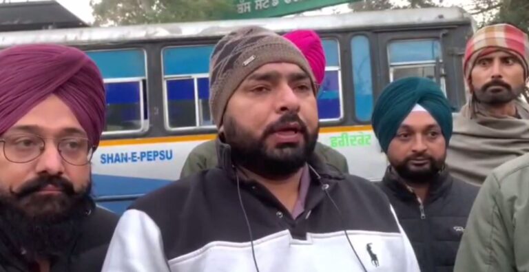 ਫਰੀਦਕੋਟ ’ਚ ਪੀਆਰਟੀਸੀ ਮੁਲਾਜ਼ਮਾਂ ਨੇ ਲਾਇਆ ਜਾਮ; ਆਗੂਆਂ ਨੂੰ ਡੀਟੇਨ ਕਰਨ ਖਿਲਾਫ਼ ਕੀਤੀ ਨਾਅਰੇਬਾਜ਼ੀ