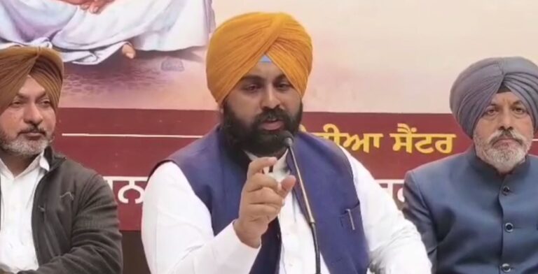 ਕੈਬਨਿਟ ਮੰਤਰੀ ਬੈਂਸ ਵੱਲੋਂ ਵਾਅਦੇ ਪੂਰੇ ਕਰਨ ਦਾ ਦਾਅਵਾ; ਆਨੰਦਪੁਰ ਸਾਹਿਬ ਹਲਕੇ ਦੇ ਹੜ੍ਹ ਪੀੜਤਾਂ ਨੂੰ ਵੰਡੇ 7 ਕਰੋੜ; ਕਿਹਾ, ਸਰਕਾਰ ਨੇ ਪੂਰੇ ਕੀਤੇ ਸਾਰੇ ਵਾਅਦੇ