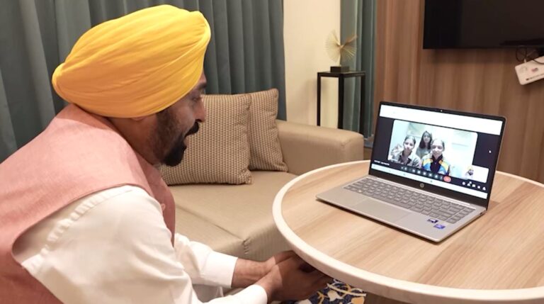 ਮੁੱਖ ਮੰਤਰੀ ਮਾਨ ਵੱਲੋਂ ਮਹਿਲਾ ਕ੍ਰਿਕੇਟ ਟੀਮ ਨੂੰ ਵਧਾਈ; ਖਿਡਾਰਨਾਂ ਨਾਲ ਵੀਡੀਓ ਕਾਲ ਤੇ ਕੀਤੀ ਗੱਲਬਾਤ