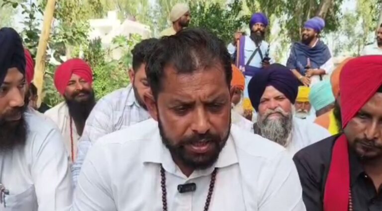 ਥਾਣਾ ਰਾਜਾਸਾਂਸੀ ਅੱਗੇ ਵਾਲਮੀਕੀ ਸੰਗਠਨਾਂ ਦਾ ਪ੍ਰਦਰਸ਼ਨ; ਮਜਹਬੀ ਸਿੱਖਾਂ ਨਾਲ ਵਿਤਕਰਾ ਮਾਮਲੇ ’ਚ ਮੰਗੀ ਕਾਰਵਾਈ; ਪ੍ਰਸ਼ਾਸਨ ’ਤੇ ਕਾਰਵਾਈ ਨਾ ਕਰਨ ਦੇ ਲਾਏ ਇਲਜ਼ਾਮ