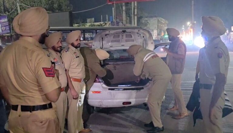 ਮੋਗਾ ਪੁਲਿਸ ਵੱਲੋਂ ਜ਼ਿਲ੍ਹੇ ਭਰ ਅੰਦਰ ਤਲਾਸ਼ੀ ਮੁਹਿੰਮ; ਥਾਂ ਥਾਂ ਨਾਕੇਬੰਦੀ ਕਰ ਕੇ ਕੀਤੀ ਜਾਂਚ