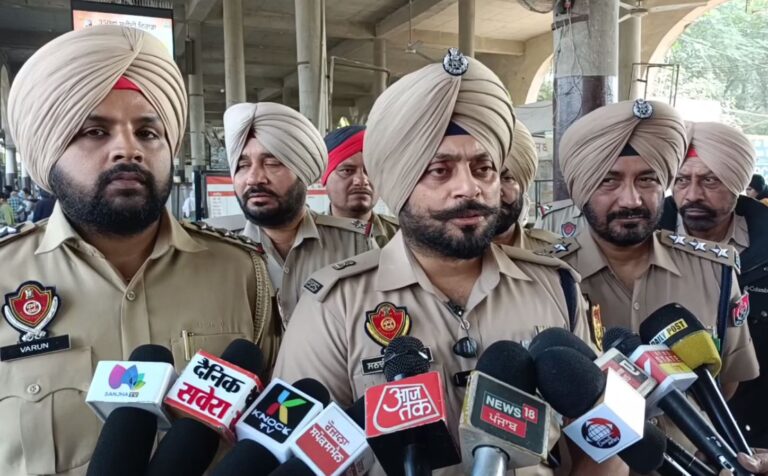 ਮੋਗਾ ਪੁਲਿਸ ਵੱਲੋਂ ਅਹਿਮ ਥਾਵਾਂ ਦੀ ਚੈਕਿੰਗ; ਸ਼ੱਕੀ ਵਿਅਕਤੀਆਂ ਤੋਂ ਕੀਤੀ ਜਾ ਰਹੀ ਪੁਛਗਿੱਛ