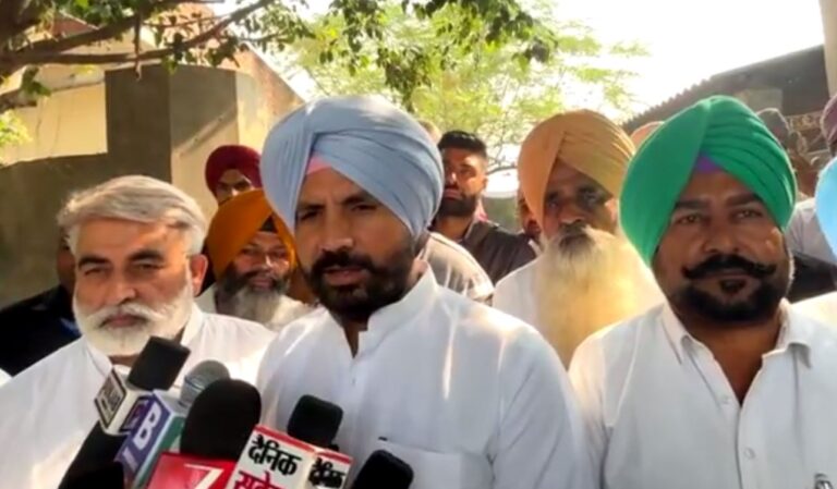 ਜਗਰਾਉ ’ਚ ਮ੍ਰਿਤਕ ਖਿਡਾਰੀ ਘਰ ਪਹੁੰਚੇ ਰਾਜਾ ਵੜਿੰਗ; ਪਰਿਵਾਰ ਨਾਲ ਸਾਂਝਾ ਕੀਤਾ ਦੁੱਖ, ਮੰਗੀ ਸਖਤ ਕਾਰਵਾਈ; ਬੀਤੇ ਦਿਨ ਗੋਲੀਆਂ ਮਾਰ ਕੇ ਕੀਤਾ ਸੀ ਕਤਲ