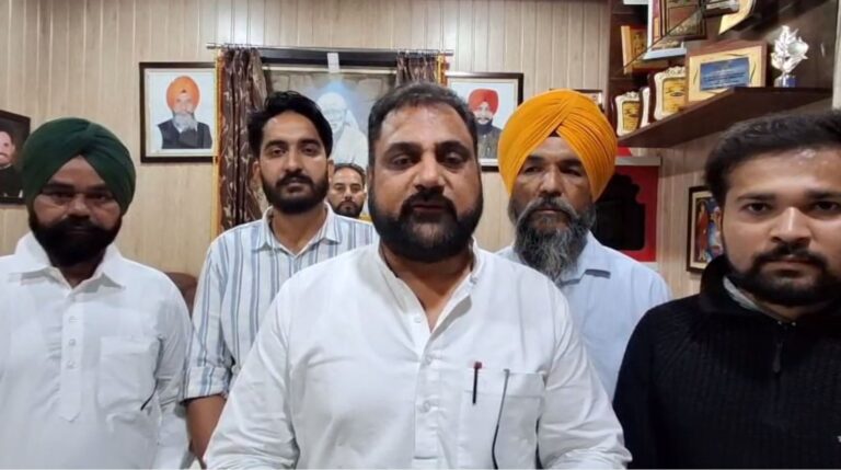 ਫਿਰੋਜ਼ਪੁਰ ’ਚ ਕਾਂਗਰਸੀਆਂ ਨੇ ਮਨਾਇਆ ਜਸ਼ਨ; ਕੁਲਬੀਰ ਜ਼ੀਰਾ ਦੇ ਜ਼ਿਲ੍ਹਾ ਪ੍ਰਧਾਨ ਬਣਨ ਦਾ ਸਵਾਗਤ; ਲੱਡੂ ਵੰਡ ਕੇ ਤੇ ਭੰਗੜੇ ਪਾ ਕੇ ਮਨਾਈ ਖੁਸ਼ੀ