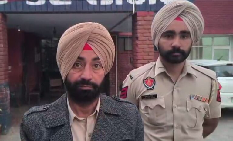 ਸੰਗਰੂਰ ’ਚ ਲੁਟੇਰਿਆਂ ਦਾ ਸ਼ਰਾਬ ਠੇਕੇ ’ਤੇ ਹਮਲਾ; ਕਰਿੰਦੇ ਦੀ ਕੁੱਟਮਾਰ ਕਰ 43 ਹਜ਼ਾਰ ਲੁੱਟ ਕੇ ਫਰਾਰ; ਘਟਨਾ ਸੀਸੀਟੀਵੀ ’ਚ ਕੈਦ, ਪੁਲਿਸ ਕਰ ਰਹੀ ਜਾਂਚ