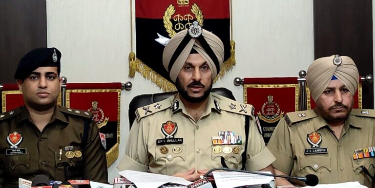 ਅੰਮ੍ਰਿਤਸਰ ਪੁਲਿਸ ਵੱਲੋਂ ਨਸ਼ਾ ਤਸਕਰ ਗਰੋਹ ਬੇਨਕਾਬ;  ਨਸ਼ੇ ਦੀ ਖੇਪ ਤੇ ਹਥਿਆਰਾਂ ਸਮੇਤ 5 ਮੈਂਬਰ ਗ੍ਰਿਫਤਾਰ