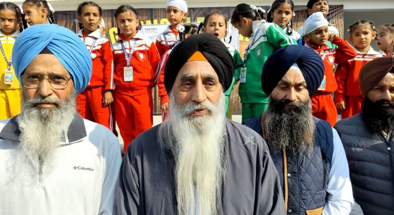 ਫਿਰੋਜ਼ਪੁਰ ਹੜ੍ਹ ਪੀੜਤਾਂ ਲਈ ਸੰਸਥਾ ਦੇ ਨੇਕ ਉਪਰਾਲਾ; ਪ੍ਰਭਾਵਿਤ ਇਲਾਕੇ ਦੇ ਬੱਚਿਆਂ ਦੀਆਂ ਭਰੀਆਂ ਫੀਸਾਂ; ਪਹਿਲਾਂ ਵੀ ਮਦਦ ਕਰ ਚੁੱਕੀ ਐ ਐਜੂਕੇਟ ਪੰਜਾਬ ਪ੍ਰੋਜੈਕਟ ਸੰਸਥਾ