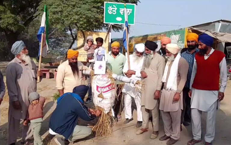 ਫਿਰੋਜਪੁਰ ’ਚ ਕਿਸਾਨਾਂ ਨੇ ਫੂਕੇ ਕੇਂਦਰ ਦੇ ਪੁਤਲੇ; ਬਿਜਲੀ ਦੇ ਨਿੱਜੀਕਰਨ ਨੂੰ ਲੈ ਕੇ ਪ੍ਰਗਟਾਇਆ ਰੋਸ; ਚਿੱਪ ਵਾਲੇ ਮੀਟਰ ਪੁੱਟ ਕੇ ਸੁਟਣ ਦੀ ਚਿਤਾਵਨੀ