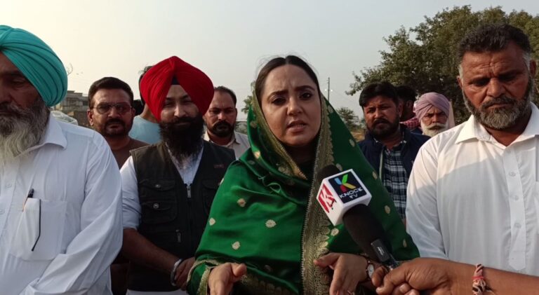 ਮੋਗਾ ਦੇ ਪਿੰਡ ਥੰਮਣ ਵਾਲਾ ਵਿਖੇ ਬਣੇਗਾ ਆਧੁਨਿਕ ਖੇਡ ਮੈਦਾਨ; ਵਿਧਾਇਕਾ ਅਮਨਦੀਪ ਅਰੋੜਾਂ ਨੇ ਰੱਖਿਆ ਨੀਂਹ ਪੱਥਰ; 34 ਲੱਖ ਨਾਲ ਬਣਨ ਵਾਲੇ ਮੈਦਾਨ ਦਾ ਰੱਖਿਆ ਨੀਂਹ-ਪੱਥਰ