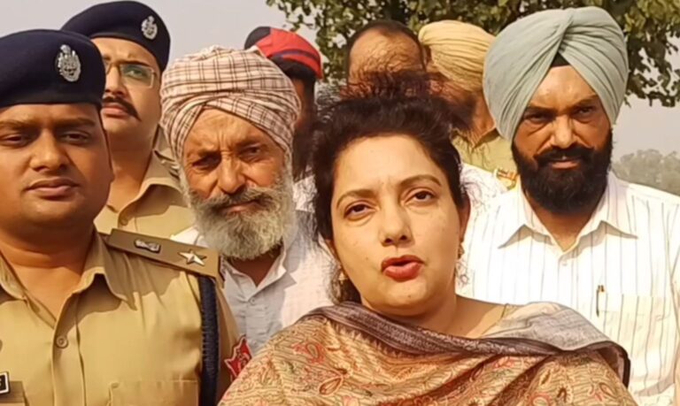 ਫਤਹਿਗੜ੍ਹ ਸਾਹਿਬ ਡਿਪਟੀ ਕਮਿਸ਼ਨਰ ਵੱਲੋਂ ਪਿੰਡਾਂ ਦਾ ਦੌਰਾ; ਕਿਸਾਨਾਂ ਨੂੰ ਪਰਾਲੀ ਨਾ ਸਾੜਣ ਲਈ ਕੀਤਾ ਪ੍ਰੇਰਿਤ; ਕਿਸਾਨਾਂ ਨੂੰ ਪਰਾਲੀ ਸੰਭਾਲਣ ’ਚ ਮੋਹਰੀ ਬਣਨ ਦਾ ਸੱਦਾ