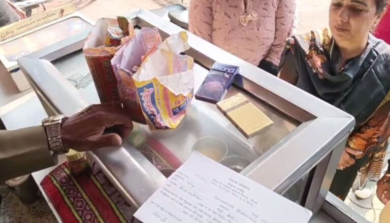 ਅੰਮ੍ਰਿਤਸਰ ਸਿਹਤ ਵਿਭਾਗ ਦਾ ਦੁਕਾਨਾਂ ’ਤੇ ਛਾਪਾ; ਕੋਟਪਾ ਐਕਟ ਤਹਿਤ 14 ਲੋਕਾਂ ਦੇ ਕੱਟੇ ਚੱਲਾਨ; ਅਧਿਕਾਰੀ ਬੋਲੇ, ਖੁੱਲ੍ਹੀ ਸਿਗਰੇਟ ਵੇਚਣਾ ਐ ਕਾਨੂੰਨੀ ਅਪਰਾਧ