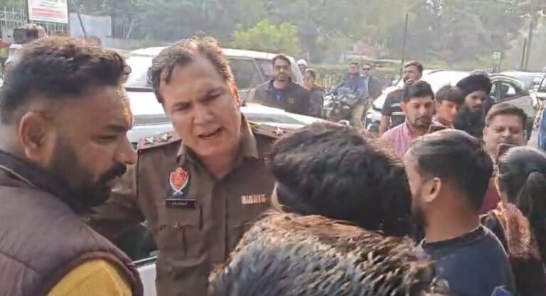 ਜਲੰਧਰ ’ਚ ਡਰੋਨ ਚੋਰੀ ਮਾਮਲੇ ਨੂੰ ਲੈ ਕੇ ਹੰਗਾਮਾ; ਪਰਿਵਾਰ ਵੱਲੋਂ ਕਥਿਤ ਦੋਸ਼ੀ ਦੀ ਗ੍ਰਿਫਤਾਰੀ ਦਾ ਵਿਰੋਧ; ਪੁਛਗਿੱਛ ਲਈ ਹਿਰਾਸਤ ’ਚ ਲੈਣਾ ਚਾਹੁੰਦੀ ਸੀ ਪੁਲਿਸ