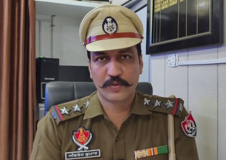 ਜਲਾਲਾਬਾਦ ’ਚ ਮਾਂ-ਪੁੱਤਰ ਨਾਲ ਕੁੱਟਮਾਰ; ਘਰ ਅੰਦਰ ਦਾਖ਼ਲ ਹੋ ਕੇ ਕੀਤਾ ਹਮਲਾ; ਘਟਨਾ ਸੀਸੀਟੀਵੀ ’ਚ ਕੈਦ, ਪੁਲਿਸ ਕਰ ਰਹੀ ਜਾਂਚ