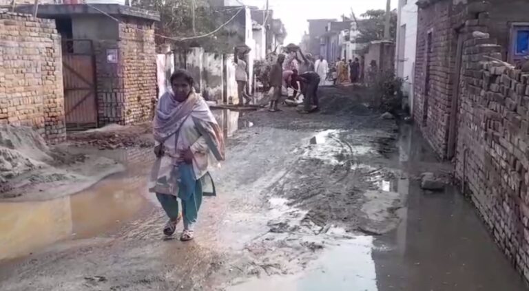 ਗੁਰਦਾਸਪੁਰ ਦੇ ਪਿੰਡ ਸ਼ਿਕਾਰ ਮਾਛੀਆਂ ’ਚ ਗੰਦਗੀ ਦੀ ਭਰਮਾਰ; ਗੰਦੇ ਪਾਣੀ ਨਿਕਾਸੀ ਨਾ ਹੋਣ ਕਾਰਨ ਲੋਕਾਂ ਦੇ ਮੰਦੜੇ ਹਾਲ; ਪਿੰਡ ਵਾਸੀਆਂ ਵੱਲੋਂ ਸਿਆਸੀ ਆਗੂਆਂ ਦੇ ਬਾਈਕਾਟ ਦਾ ਐਲਾਨ