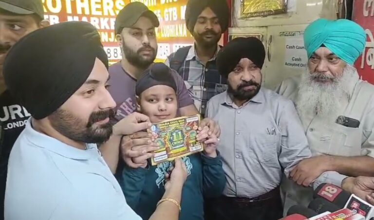 ਲੁਧਿਆਣਾ ’ਚ ਨਿਕਲਿਆ 1 ਕਰੋੜ ਦਾ ਇਨਾਮ; ਹੁਸਿਆਰਪੁਰ ਤੋਂ ਆ ਕੇ ਖਰੀਦੀ ਸੀ ਟਿਕਟ; ਕੁੱਝ ਘੰਟਿਆਂ ਬਾਅਦ ਹੀ ਬਣਿਆ ਕਰੋੜਪਤੀ