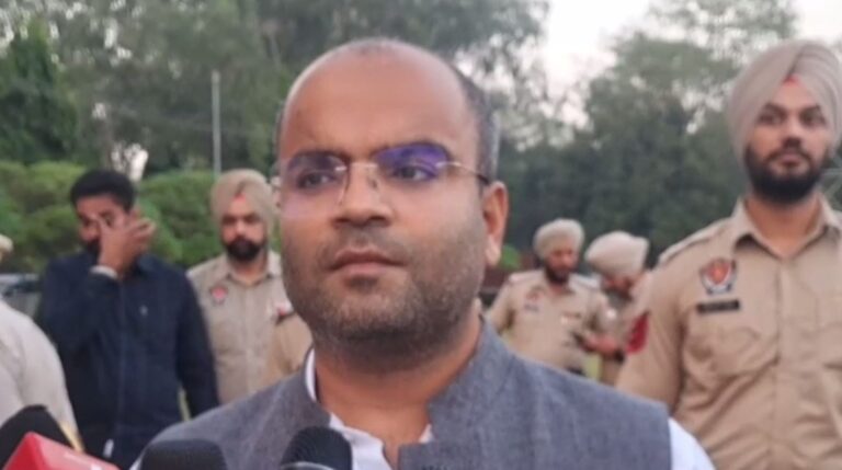 ਬਟਾਲਾ ਆਈਟੀਆਈ ’ਚ ਹੋਵੇਗਾ ਲਾਈਟ ਐਂਡ ਸਾਊਂਡ ਸ਼ੋਅ; ਡਿਪਟੀ ਕਮਿਸ਼ਨਰ ਨੇ ਤਿਆਰੀਆਂ ਦਾ ਲਿਆ ਜਾਇਜ਼ਾ; ਜ਼ਿਲ੍ਹਾ ਵਾਸੀਆਂ ਨੂੰ ਸ਼ੋਅ ਵੇਖਣ ਆਉਣ ਲਈ ਦਿੱਤਾ ਖੁੱਲ੍ਹ ਸੱਦਾ