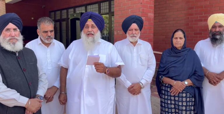 ਤਰਨ ਤਾਰਨ ’ਚ ਚੋਣ ਅਧਿਕਾਰੀ ਨੂੰ ਮਿਲੇ ਸੁਖਬੀਰ ਬਾਦਲ; ਅਕਾਲੀ ਲੀਡਰਾਂ ਨਾਲ ਧੱਕੇ ਦੀ ਕੀਤੀ ਸ਼ਿਕਾਇਤ