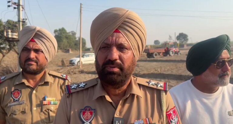 ਅਜਨਾਲਾ ਦੇ ਪਿੰਡ ਮਲਕਪੁਰ ‘ਚ ਗੁੰਡਾਗਰਦੀ ਦਾ ਨੰਗਾ ਨਾਚ; 150 ਬਦਮਾਸ਼ਾਂ ਨੇ ਪੰਜ ਘਰਾਂ ਨੂੰ ਬਣਾਇਆ ਨਿਸ਼ਾਨਾ; ਸਾਮਾਨ ਦੀ ਭੰਨਤੋੜ, ਨਕਦੀ ਤੇ ਗਹਿਣੇ ਲੈ ਕੇ ਫਰਾਰ