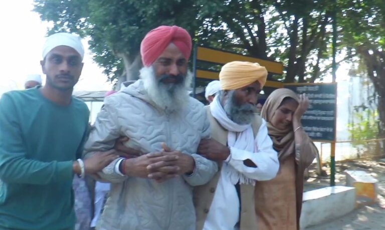 ਗੁਰਵਿੰਦਰ ਸਿੰਘ ਦੇ ਮਾਪਿਆਂ ਦਾ ਛਲਕਿਆ ਦਰਦ; ਅਸਥੀਆਂ ਜਲ ਪ੍ਰਵਾਹ ਕਰਨ ਮੌਕੇ ਫੁਟ ਫੁਟ ਰੋਏ ਮਾਪੇ; ਦੋਸ਼ੀਆਂ ਨੂੰ ਫਾਂਸੀ ਦੀ ਸਜ਼ਾ ਦੇਣ ਦੀ ਕੀਤੀ ਮੰਗ