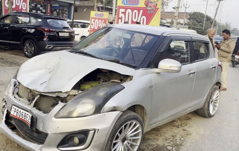 ਗੁਰਦਾਸਪੁਰ ’ਚ ਕਾਰ ਨੇ ਭੈਣ-ਭਰਾ ਨੂੰ ਮਾਰੀ ਟੱਕਰ; ਦੋਵੇਂ ਜਣੇ ਗੰਭੀਰ ਜ਼ਖਮੀ, ਕਾਰ ਚਾਲਕ ਫਰਾਰ; ਪੀੜਤਾ ਦੇ ਪਰਿਵਾਰ ਨੇ ਮੰਗਿਆ ਇਨਸਾਫ਼