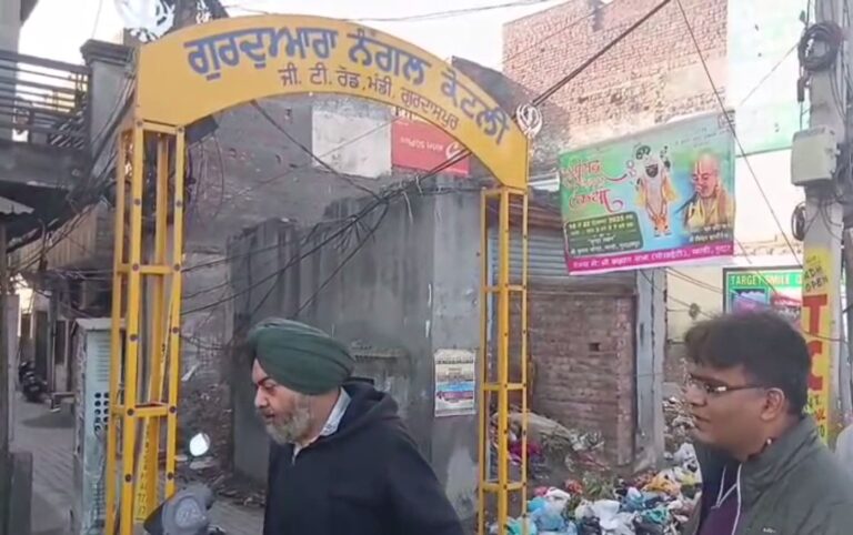 ਗੁਰਦਾਸਪੁਰ ਵਾਸੀ ਕੂੜੇ ਦੀ ਭਰਮਾਰ ਤੋਂ ਪ੍ਰੇਸ਼ਾਨ; ਲੰਮੇ ਸਮੇਂ ਤੋਂ ਨਹੀਂ ਹੋ ਰਿਹਾ ਸਮੱਸਿਆ ਦਾ ਹੱਲ