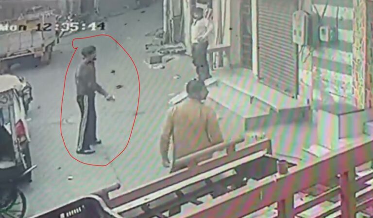 ਅੰਮ੍ਰਿਤਸਰ ’ਚ ਘਰ ਦੇ ਬਾਹਰ ਖੜ੍ਹੇ ਨੌਜਵਾਨ ’ਤੇ ਫਾਇਰਿੰਗ; ਨੁਕਸਾਨ ਤੋਂ ਬਚਾਅ, ਪੀੜਤ ਨੇ ਮੰਗੀ ਕਾਰਵਾਈ;  ਪੁਲਿਸ ਨੇ ਜਾਂਚ ਕੀਤੀ ਸ਼ੁਰੂ