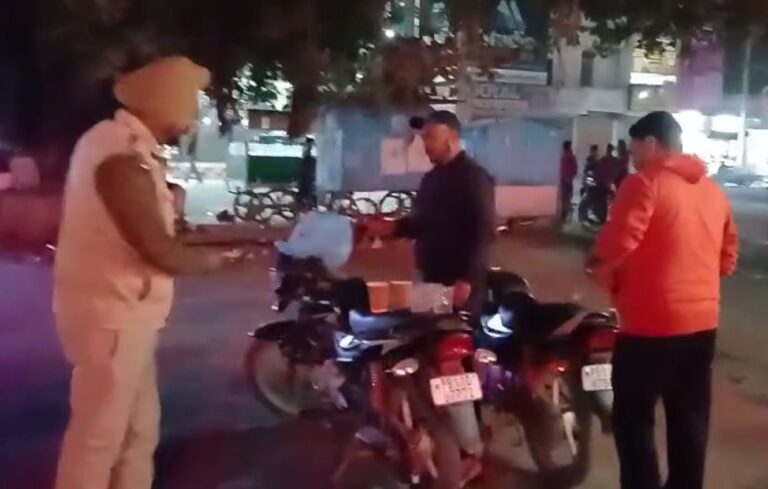 ਪਟਿਆਲਾ ਪੁਲਿਸ ਦਾ ਪਿਆਕੜਾ ’ਤੇ ਐਕਸ਼ਨ; 22 ਨੰਬਰ ਫਾਟਕ ਨੇੜੇ ਪੀ ਰਹੇ ਸੀ ਸ਼ਰਾਬ; ਪੁਲਿਸ ਨੇ ਕਈਆਂ ਦੇ ਕੱਟੇ ਚਲਾਨ, ਕੁੱਝ ਫਰਾਰ