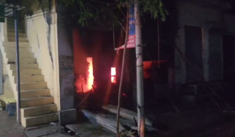 ਮੋਗਾ ’ਚ ਸਪੇਅਰ ਪਾਰਟ ਦੀ ਦੁਕਾਨ ਨੂੰ ਅੱਗ/ ਸਾਰਾ ਸਮਾਨ ਸੜ ਕੇ ਸੁਆਹ/ ਫਾਇਰ ਬ੍ਰਿਗੇਡ ਨੇ ਪਾਇਆ ਕਾਬੂ