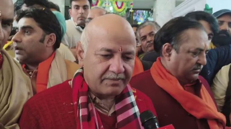 ਪਠਾਨਕੋਟ ਪਹੁੰਚੇ ਆਪ ਆਗੂ ਮੁਨੀਸ਼ ਸਿਸੋਦੀਆ/  ਕਾਲੀ ਮਾਤਾ ਮੰਦਰ ਵਿਖੇ ਕੀਤਾ ਹਨੁਮਾਨ ਚਾਲੀਸਾ ਦਾ ਪਾਠ