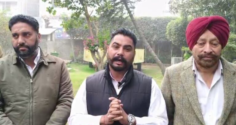 ਮੁਕਤਸਰ ’ਚੋਂ ਘੋੜਾ ਮੰਡੀ ਦੀ ਥਾਂ ਬਦਲੀ ਦਾ ਵਿਰੋਧ/ ਘੋੜਾ ਪਾਲਕਾਂ ਨੇ ਵਿਧਾਇਕ ਨਾਲ ਕੀਤੀ ਮੁਲਾਕਾਤ/  ਵਿਧਾਇਕ ਨੇ ਥਾਂ ਬਦਲੀ ਦਾ ਅਮਲ ਰੁਕਵਾਇਆ