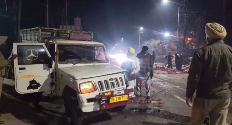 ਅੰਮ੍ਰਿਤਸਰ ਦੇ ਝਬਾਲ ਰੋਡ ’ਤੇ ਭਿਆਨਕ ਹਾਦਸਾ/ ਸ਼ਰਾਬੀ ਪਿਕਅੱਪ ਗੱਡੀ ਚਾਲਕ ਨੇ ਮਾਰੀ ਟੱਕਰ