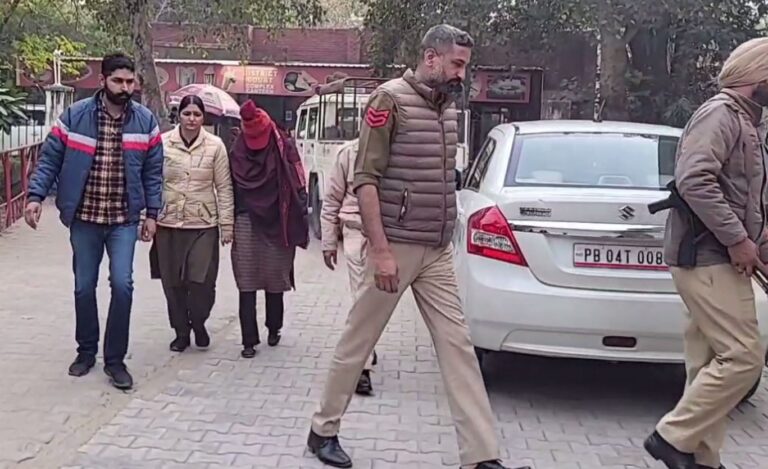 ਫਰੀਦਕੋਟ ਅਦਾਲਤ ’ਚ ਨਰਸਿੰਗ ਵਿਦਿਆਰਥਣ ਦੀ ਪੇਸ਼ੀ/ ਗੁਰਵਿੰਦਰ ਕਤਲ ਕਾਂਡ ਮਾਮਲੇ ’ਚ ਹੋਈ ਸੀ ਗ੍ਰਿਫਤਾਰੀ/ ਅਦਾਲਤ ਨੇ 14 ਦਿਨਾਂ ਦੀ ਨਿਆਇਕ ਹਿਰਾਸਤ ’ਚ ਭੇਜਿਆ