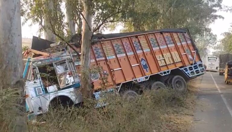 ਹੁਸ਼ਿਆਰਪੁਰ ’ਚ ਬੱਸ ਤੇ ਟਰੱਕ ਵਿਚਾਲੇ ਹਾਦਸਾ/ ਹਾਦਸੇ ’ਚ ਟਰੱਕ ਚਾਲਕ ਗੰਭੀਰ ਜ਼ਖਮੀ