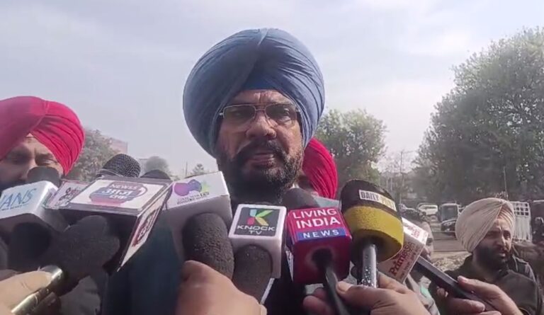 ਅੰਮ੍ਰਿਤਸਰ ਵਿਖੇ ਵਿਧਾਇਕ ਧਾਲੀਵਾਲ ਦੀ ਪ੍ਰੈੱਸ ਕਾਨਫਰੰਸ/ ਐਸਐਸਪੀ ’ਤੇ ਐਕਸ਼ਨ ਬਾਰੇ ਸਾਂਝਾ ਕੀਤੀ ਜਾਣਕਾਰੀ/ ਕਿਹਾ, ਭ੍ਰਿਸ਼ਟ ਅਫਸਰਾਂ ਖਿਲਾਫ ਇਦਾਂ ਹੀ ਹੋਵੇਗੀ ਕਾਰਵਾਈ