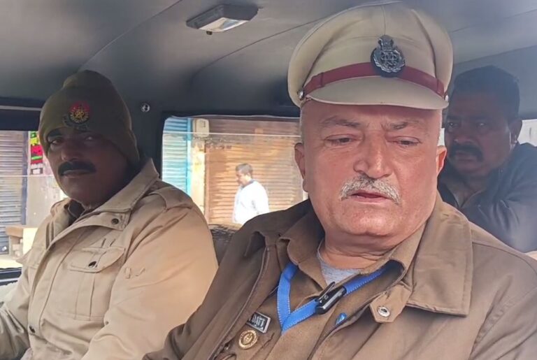 ਪਠਾਨਕੋਟ ਪੁਲਿਸ ਨੇ ਨਵੇਂ ਸਾਲ ਮੌਕੇ ਚੌਕਸੀ ਵਧਾਈ/ ਐਤਵਾਰ ਨੂੰ ਲੱਗਦੇ ਬਾਜ਼ਾਰ ਨੂੰ ਕਰਵਾਇਆ ਬੰਦ/ ਕਈ ਥਾਵਾਂ ’ਤੇ ਜ਼ਬਤ ਕੀਤਾ ਸਾਮਾਨ