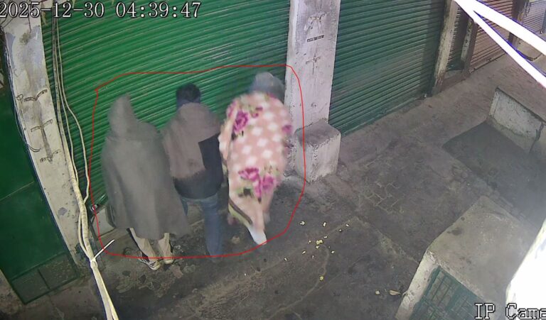 ਫਰੀਦਕੋਟ ’ਚ ਚੌਰਾਂ ਦਾ ਦੁਕਾਨਾਂ ’ਤੇ ਧਾਵਾਂ/ ਇਕੋ ਰਾਤ ਤਿੰਨ ਦੁਕਾਨਾਂ ਨੂੰ ਬਣਾਇਆ ਨਿਸ਼ਾਨਾ/ ਨਕਦੀ ਅਤੇ ਕੀਮਤੀ ਸਮਾਨ ਲੈ ਕੇ ਹੋਏ ਫਰਾਰ