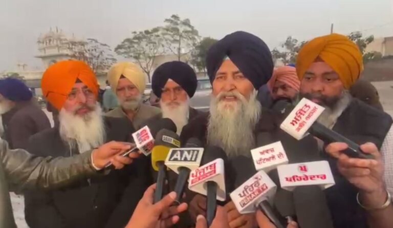 ਪਟਿਆਲਾ ਦੇ ਸਨੌਰ ’ਚ ਬੇਅਦਬੀ ਦੀ ਘਟਨਾ/ ਗ੍ਰੰਥੀ ਸਿੰਘ ’ਤੇ ਲੱਗੇ ਬੇਅਦਬੀ ਦੇ ਇਲਜ਼ਾਮ/ ਪੁਲਿਸ ਨੇ ਮਾਮਲਾ ਦਰਜ ਕਰ ਕੇ ਜਾਂਚ ਆਰੰਭੀ