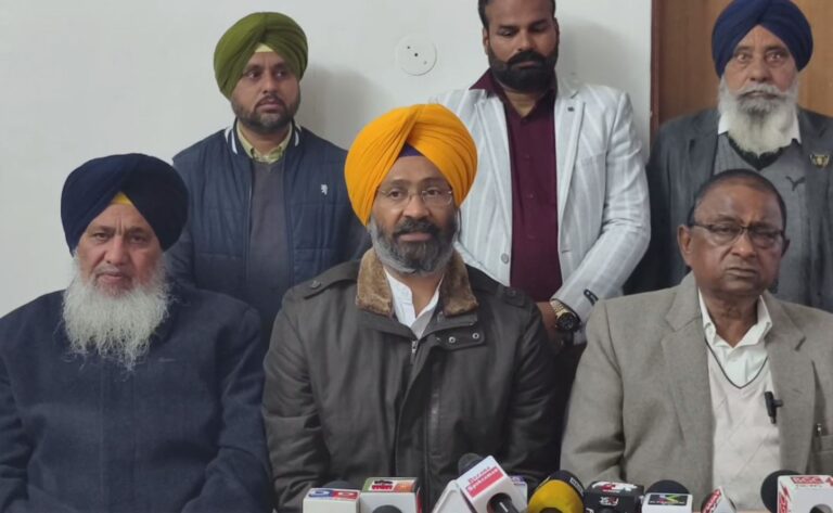 ਸੰਗਰੂਰ ’ਚ ਵਾਰਡਬੰਦੀ ਖਿਲਾਫ਼ ਫੁੱਟਿਆ ਢੀਂਡਸਾ ਦਾ ਗੁੱਸਾ/ ਸਾਥੀਆਂ ਸਮੇਤ ਪ੍ਰੈੱਸ ਕਾਨਫਰੰਸ ਕਰ ਕੇ ਪੁੱਛੇ ਸਵਾਲ/ ਅਦਾਲਤ ’ਚ ਜਾਣ ਦੀ ਦਿੱਤੀ ਚਿਤਾਵਨੀ